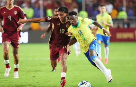 Vinicius trượt penalty, Brazil chia điểm cay đắng trước Venezuela