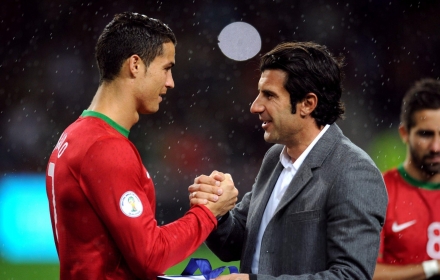 Figo: 'Ronaldo có thể ghi bàn tại World Cup ở tuổi 42'