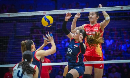 Bóng chuyền nữ Trung Quốc thị uy sức mạnh với chiến thắng 3-0