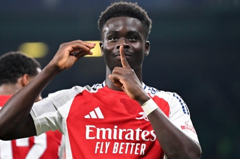 Người khiến Saka trầm trồ sắp là tân binh của Arsenal?