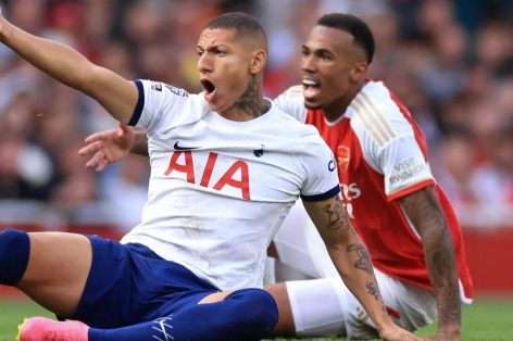 Bị 'cà khịa', sao Arsenal đáp trả khiến đối phương muối mặt