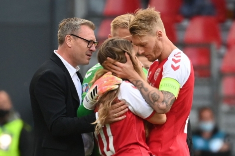 Hành động tuyệt vời của người hùng Đan Mạch cứu sống Eriksen