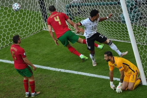 Số 7 ĐT Đức khiến hậu vệ xuất sắc nhất Bồ Đào Nha đốt lưới nhà