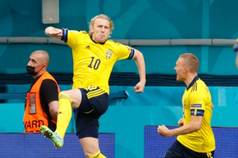 'Vua phá lưới' Thụy Điển đặt lòng đẳng cấp, lần thứ hai xé lưới Ba Lan
