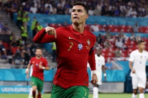 Ronaldo đứng trước thời khắc lịch sử