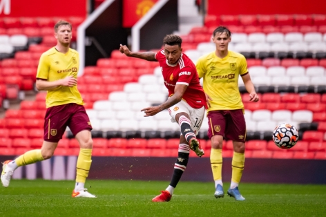 Sancho đá chính, MU ngược dòng đánh bại Burnley