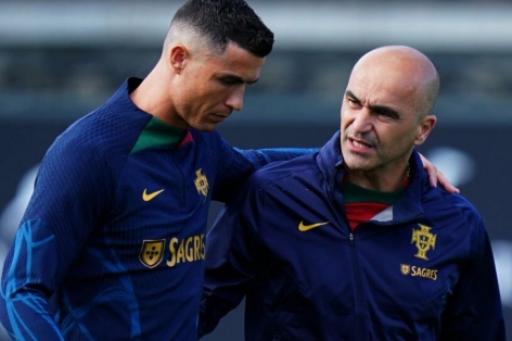 Ronaldo và đồng đội gầm vang, HLV Bồ Đào Nha đi vào lịch sử bóng đá thế giới