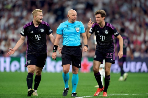 Bayern thua Real, trọng tài xin lỗi De Ligt vì sai lầm đáng xấu hổ