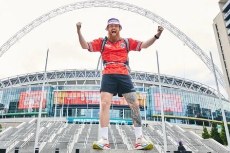 'Gã hề' chạy bộ hơn 500km để cổ vũ ĐT Anh tại EURO 2024