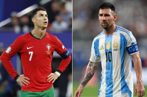 Ronaldo bị chỉ trích vì không làm được như Messi