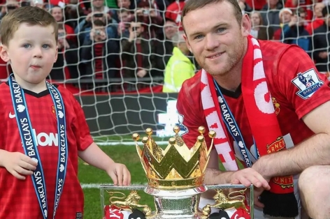 Cha nào con nấy, quý tử nhà Rooney lập hat trick đẳng cấp