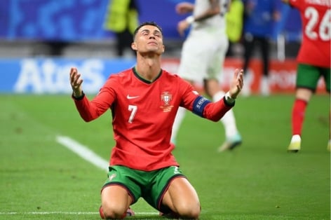 Ronaldo nguy cơ bị UEFA phạt sau trận gặp Slovenia