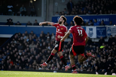 Bruno sút phạt thành bàn, MU hòa chật vật trước Everton