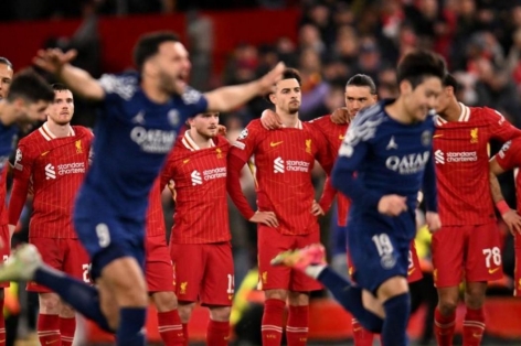 VAR gây tranh cãi ngày PSG loại Liverpool khỏi Champions League