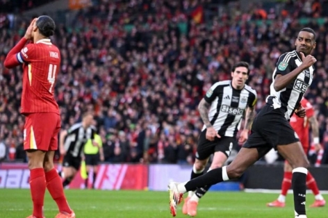 CĐV Liverpool bị chỉ trích vì hành động khi Newcastle vô địch