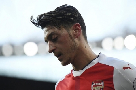 Mesut Ozil bị CLB cũ cấm tiệt