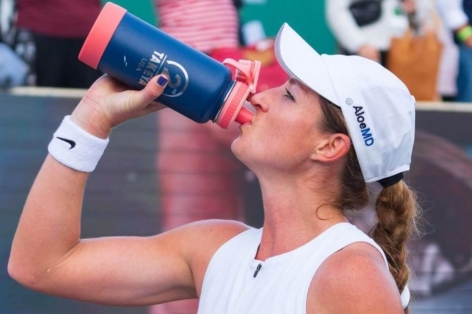 Cảnh báo nguy cơ đột quỵ khi chơi pickleball trong sân máy lạnh