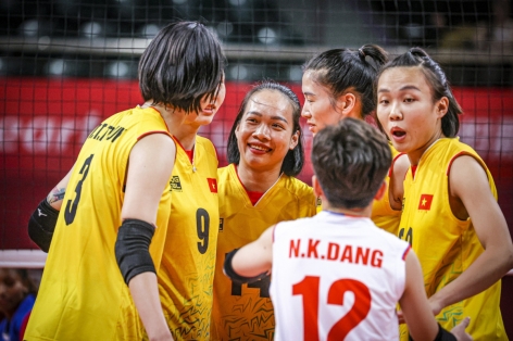 Chiến thắng của bóng chuyền nữ Việt Nam khiến HLV Hàn Quốc 'ngồi trên đống lửa'?