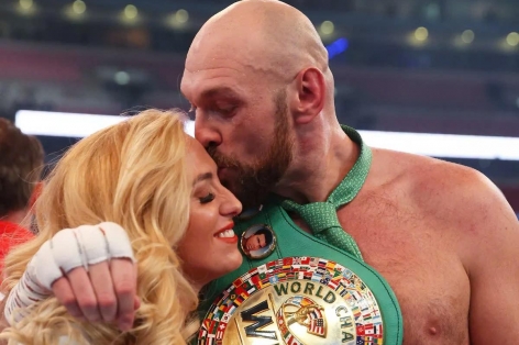 Tyson Fury và sự hy sinh lớn: 3 tháng không nói chuyện với vợ