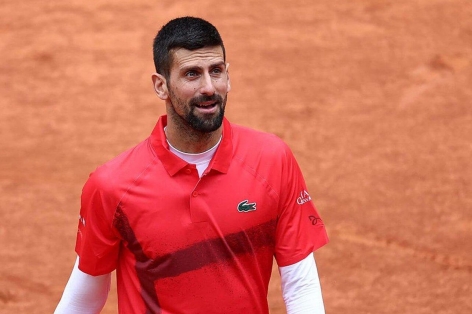 Medvedev gây thất vọng, Djokovic khởi đầu suôn sẻ tại Roland Garros