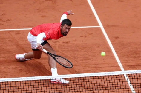 Djokovic bực mình vì thời tiết