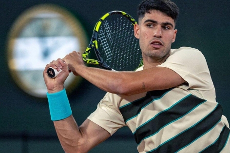 Alcaraz chật vật giành vé vào vòng 4 Roland Garros