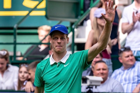 Bị loại sớm ở Halle, Sinner quyết tâm chuẩn bị kỹ cho Wimbledon
