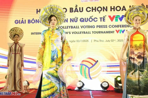 Các ứng viên hoa khôi bóng chuyền VTV Cup 2025 diện áo dài, đi catwalk