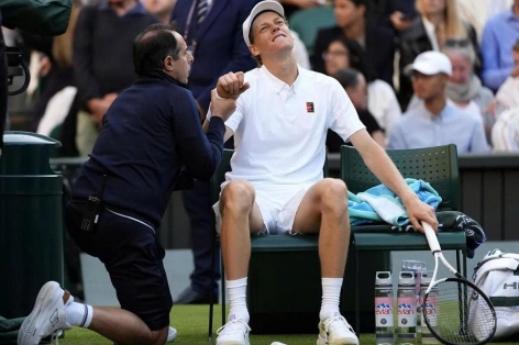 Sinner báo tin cực vui trước thềm tứ kết Wimbledon