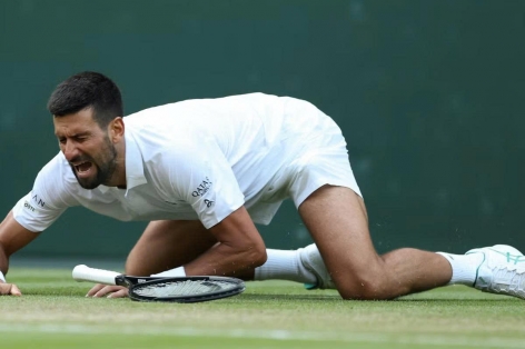 Khoảnh khắc khiến Djokovic muốn 'độn thổ'