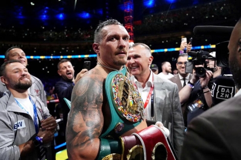 Usyk hạ đo ván Dubois, tiếp tục vô địch tuyệt đối