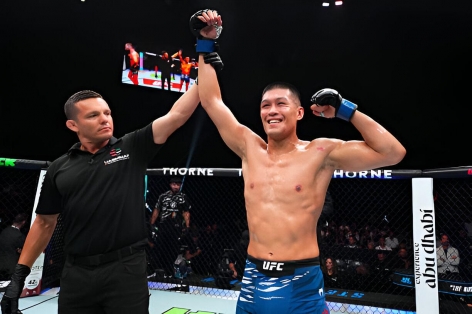 Võ sĩ gốc Việt khiến đối thủ biến dạng, lập kỉ lục UFC