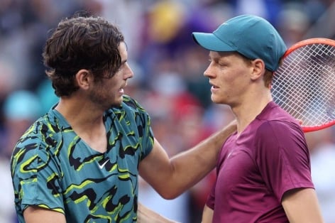 Trực tiếp tennis Jannik Sinner 0-0 Taylor Fritz: Khởi động