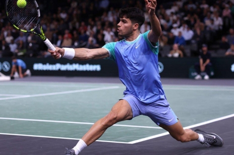 Loại sớm ở Paris Masters 2024, Alcaraz đổ lỗi cho mặt sân