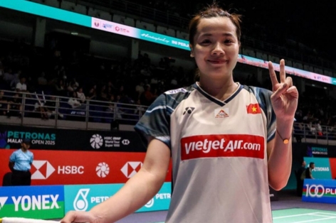 Nguyễn Thùy Linh vừa thi đấu, vừa làm HLV ở giải Malaysia Open 2025