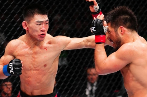 Bị võ sĩ Trung Quốc móc mắt, Henry Cejudo thua trận thứ 3 liên tiếp ở UFC