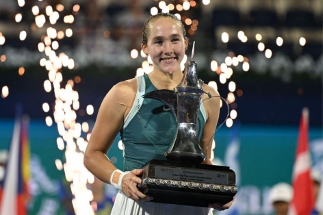 Đăng quang WTA Dubai, Mirra Andreeva dựng hai cột mốc đáng nhớ trong sự nghiệp