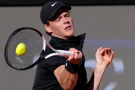 Sinner thắng dễ 'đối mềm', gặp đá tảng ở vòng 4 Rome Masters 2025