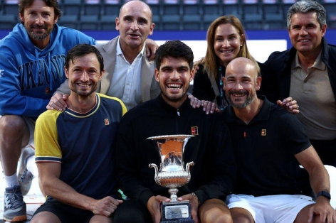 'Nghiền nát' Sinner, Alcaraz lần đầu đăng quang Rome Masters