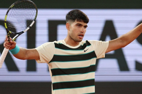 Khẳng định đẳng cấp, Alcaraz lọt tứ kết Roland Garros 2025