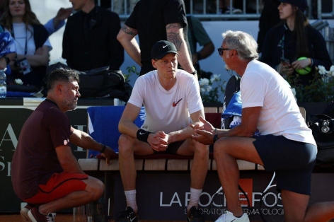 Sinner sa thải thầy cũ của Djokovic ngay trước thềm Wimbledon 2025