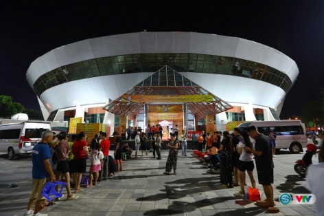 NHM bóng chuyền Việt Nam thức đêm 'săn' vé xem chung kết VTV Cup 2025