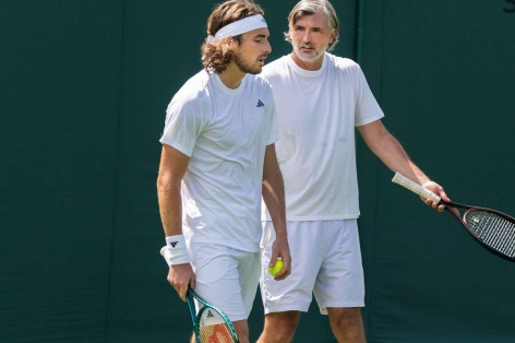 Thầy cũ Djokovic chê thẳng mặt Tsitsipas