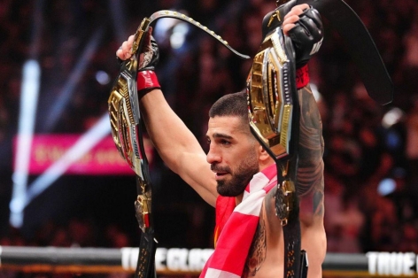 Ilia Topuria lố cân, qua mặt BTC để giành đai hạng nhẹ UFC?