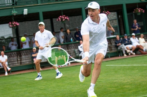 Tỷ phú Mỹ chuẩn bị chào sân tennis chuyên nghiệp ở tuổi 59