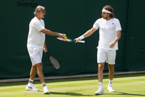 Tsitsipas sa thải thầy cũ Djokovic sau khi bị chê thẳng mặt