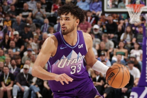 Cầu thủ gốc Việt gia nhập đội hàng đầu NBA, được siêu sao lừng danh chúc mừng