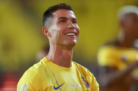 Sau án phạt, Ronaldo phản ứng xúc động trước CĐV Al Nassr