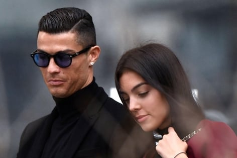 Bạn gái Ronaldo: 'Anh ấy sẽ không giải nghệ trước 50 tuổi'