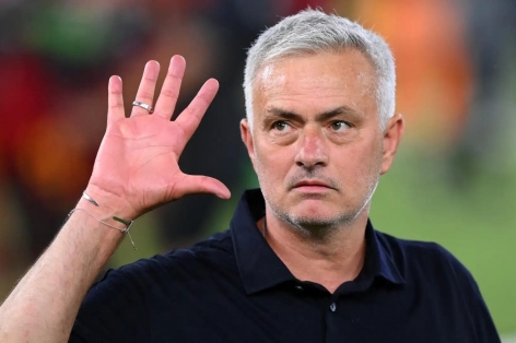 HLV Jose Mourinho lên tiếng cáo buộc UEFA